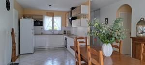 Maisons de vacances La maison de Lucie : Maison 3 Chambres