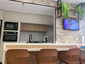 Apartamento Guarujà praia de pitangueiras 150mt da praia com serviço de praia 4 pessoas