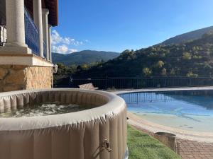 Mansión con Jacuzzi a 40 grados, gran piscina y Pádel