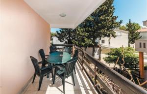 Gorgeous Apartment In Bosana With Kitchen 