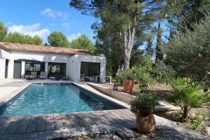 Villa design Mazanel, piscine, vue Mont Ventoux et plaine, climatisation