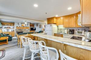 Snowshoe Condo with Mtn Views, Walk to Ski Lift