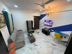 Cozy 1BHK with City View in Bandra West 401