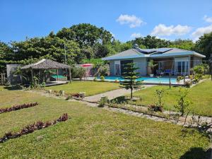 Très belle villa pied dans leau