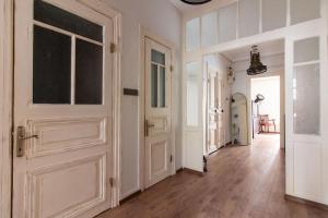Historic 2BR Nisantasi Sisli Flat High Ceilings