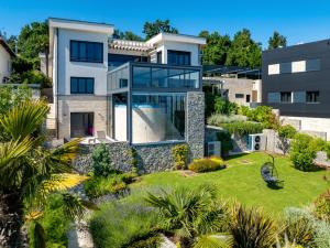 Villa Atalanta with heated pool near the beach - 4hvězdičkové hotely ve městě Opatija