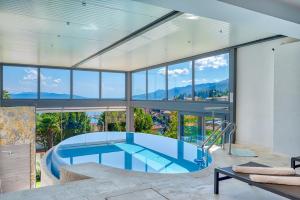 Villa Atalanta with heated pool near the beach