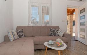 3 Bedroom Beautiful Home In Bristani Donji 