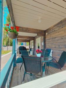 Lomamökki seitsemisen kansallispuiston lähellä