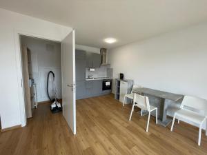 Panorama Apartment - Neubau mit Balkon in Kehl