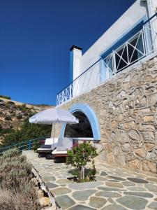 Villa Nikolitsa with private beach