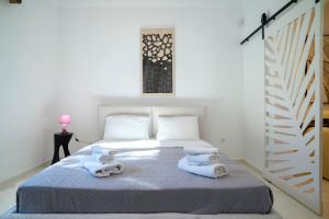 Seclusion, Privacy and 2 bedroom Luxury in Glyfada