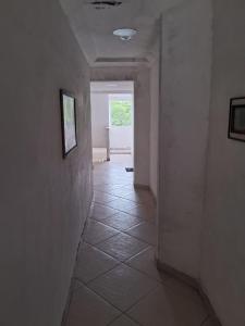 Apartamento em Barra de Guaratiba de frente p a estrada, próximo da praia