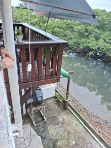 Apartamento em Barra de Guaratiba de frente p a estrada, próximo da praia