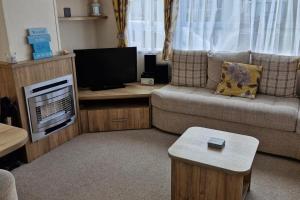 3-Bed Caravan - Sleeps 8 - Pool