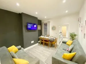 Emerald Living - Stoke-on-Trent Close to City Centre - Free Parking - Reduced rates for longer stays! - Burslem