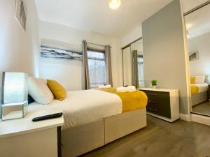 Emerald Living - Hanley, Stoke-on-Trent, sleeps 5, with free parking!