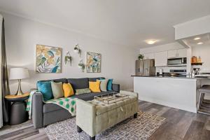 Waterfront Balcony Pool AC Smart TV