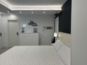 Black and White Suite Cervantes