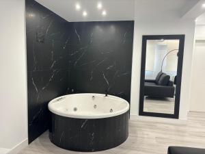 Black and White Suite Cervantes