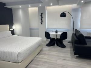 Black and White Suite Cervantes