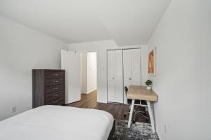 Pine Brook 104 I Pool Gym I Free Parking !