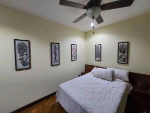 Beautiful 3BR Lakeshore House in Gated Community