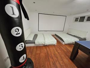 Large Annexe with games room pool table ping pong air hockey movie projector