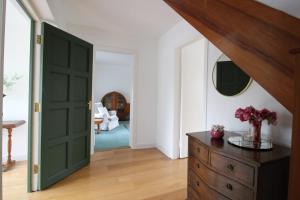 THE VILLAGE HOUSE on Wild Atlantic Way CLARINBRIDGE VILLAGE