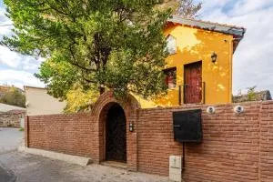 Villa Arancia Istanbul - Garden, BBQ, Sauna & Turkish Bath by the Tram in Fatih - Arnavutköy