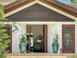 Oceanfront Villa with Staff, Private Pool, BBQ - Portillo