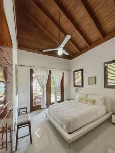 Oceanfront Villa with Staff, Private Pool, BBQ