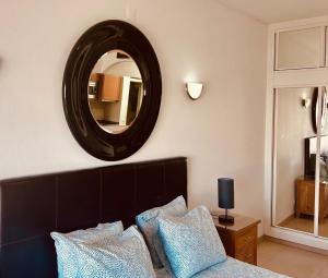 Lagos Main Avenue studio with Marina view balcony