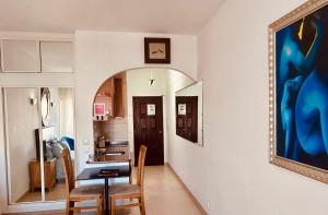 Lagos Main Avenue studio with Marina view balcony