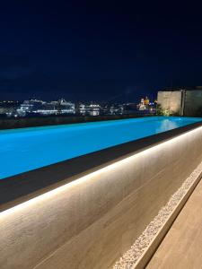 Authentic Maltese Boutique Holiday Home with Rooftop Pool - Moon Townhouse - Iconic Views of Valletta and Grand Harbour
