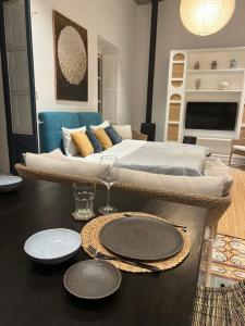 Authentic Maltese Boutique Holiday Home with Rooftop Pool - Moon Townhouse - Iconic Views of Valletta and Grand Harbour