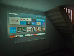 Large Annexe with games room pool table ping pong air hockey movie projector