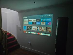 Large Annexe with games room pool table ping pong air hockey movie projector