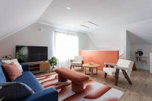 Lintemporel - Retro Chalet with Private Lake and Hot Tub