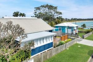 Avalon vintage beachside family getaway