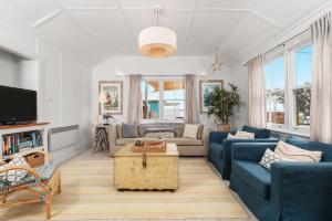 Avalon vintage beachside family getaway