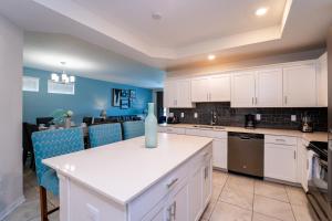 Themed 3-bed 2 bath condo at Storey Lake Resort