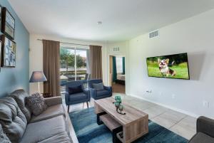 Themed 3-bed 2 bath condo at Storey Lake Resort