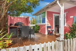 Atlantis retro beachside couples retreat - Currarong