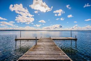 Blue Moon Waterfront W Hot Tub