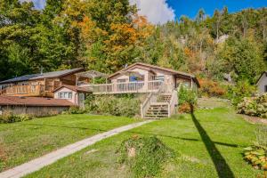 Waterfront Cottage - Incredible View and Hot Tub