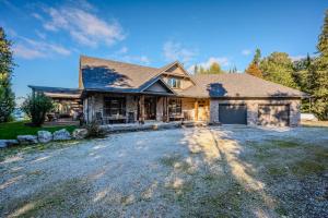 Michaels Luxury Cottage on Bruce Trail Starlink