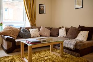 Central Stay on Main st- Harbour Views