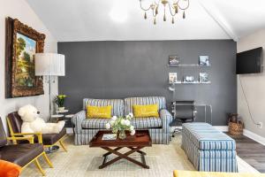 Comfy Apt 4 in Historic Museum District Duplex