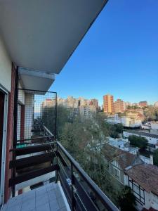 Monoambiente con balcón zona Güemes!